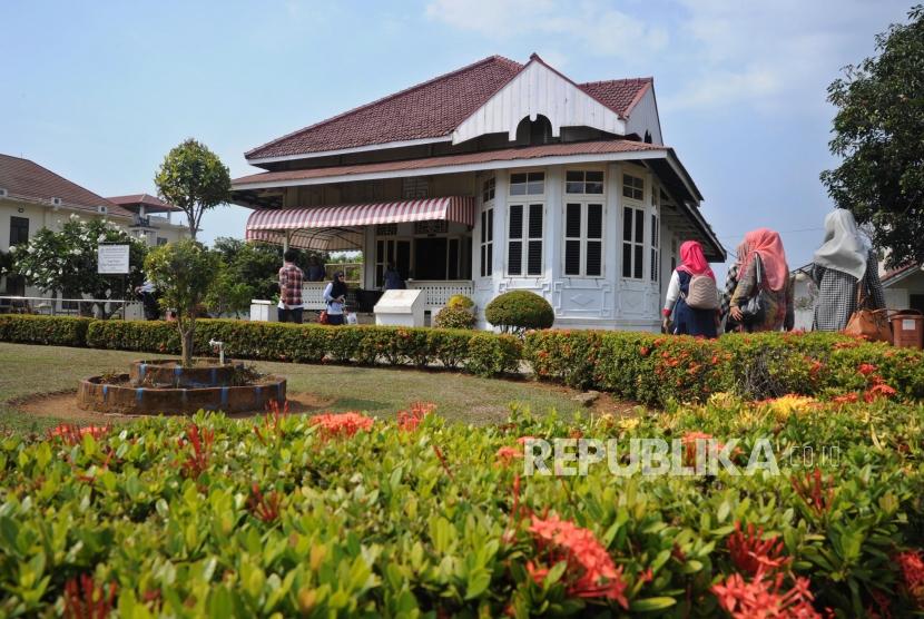 Detail Rumah Soekarno Di Bengkulu Nomer 13