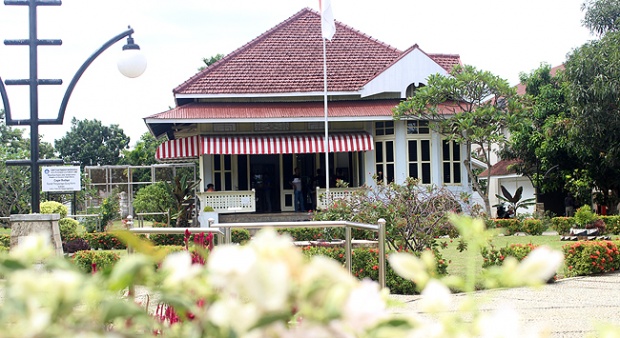 Detail Rumah Soekarno Di Bengkulu Nomer 44