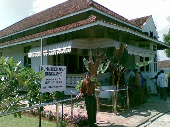 Detail Rumah Soekarno Di Jakarta Nomer 47