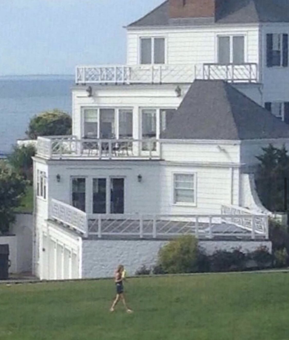 Detail Rumah Taylor Swift Nomer 37