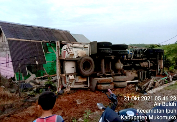 Detail Rumah Terbalik Bengkulu Nomer 32