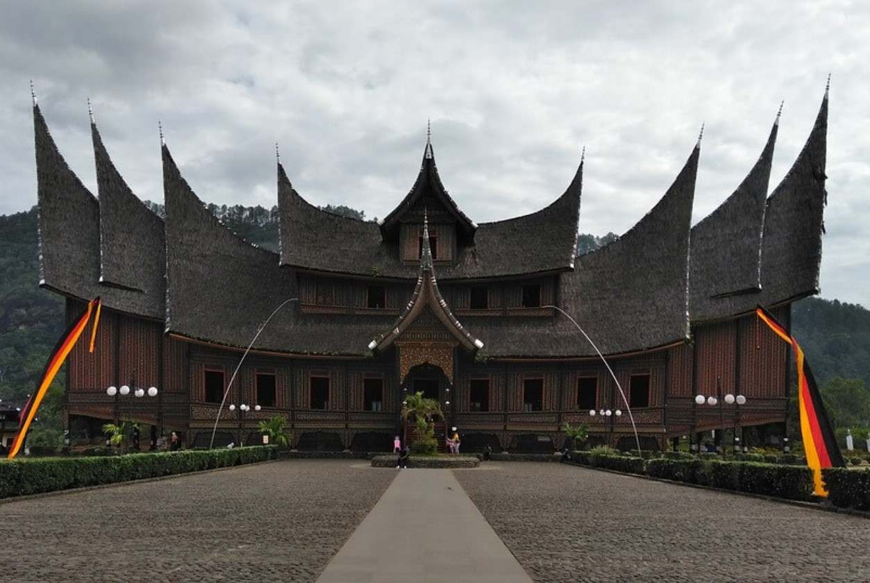 Detail Rumah Tradisional Kalimantan Barat Nomer 22
