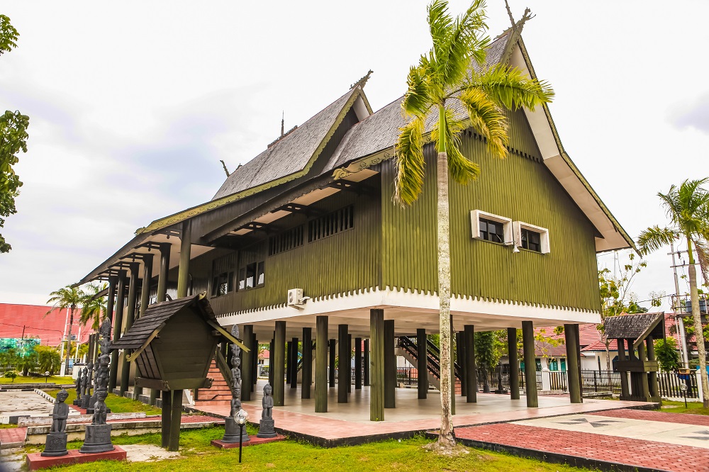 Detail Rumah Tradisional Kalimantan Barat Nomer 47