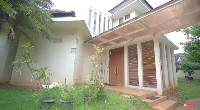 Detail Rumah Vicky Prasetyo Nomer 8