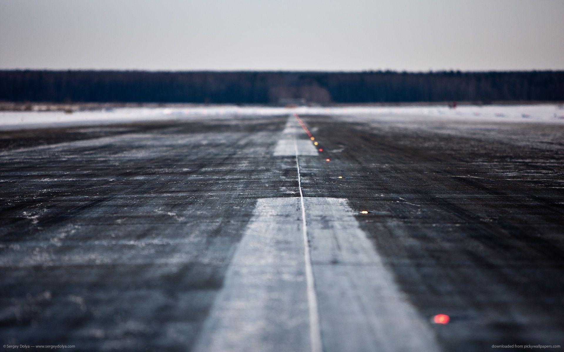 Runway Wallpaper - KibrisPDR