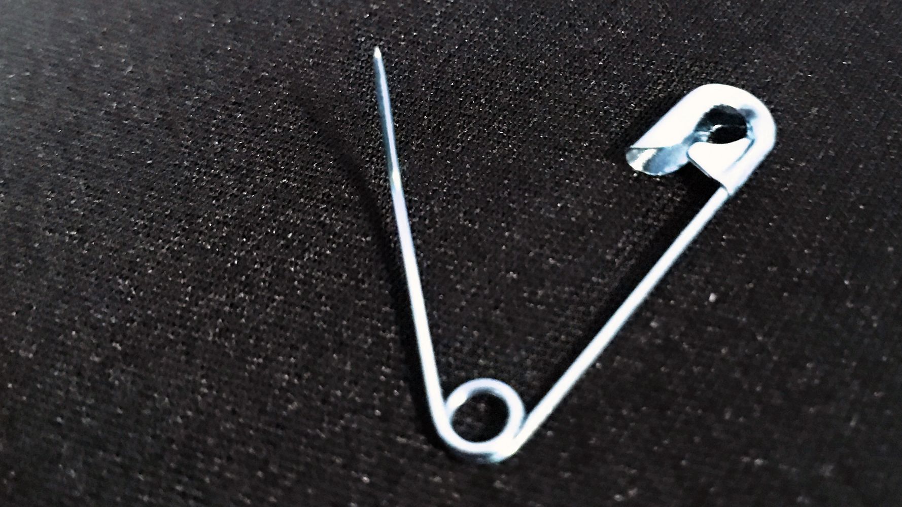 Detail Safety Pin Picture Nomer 32