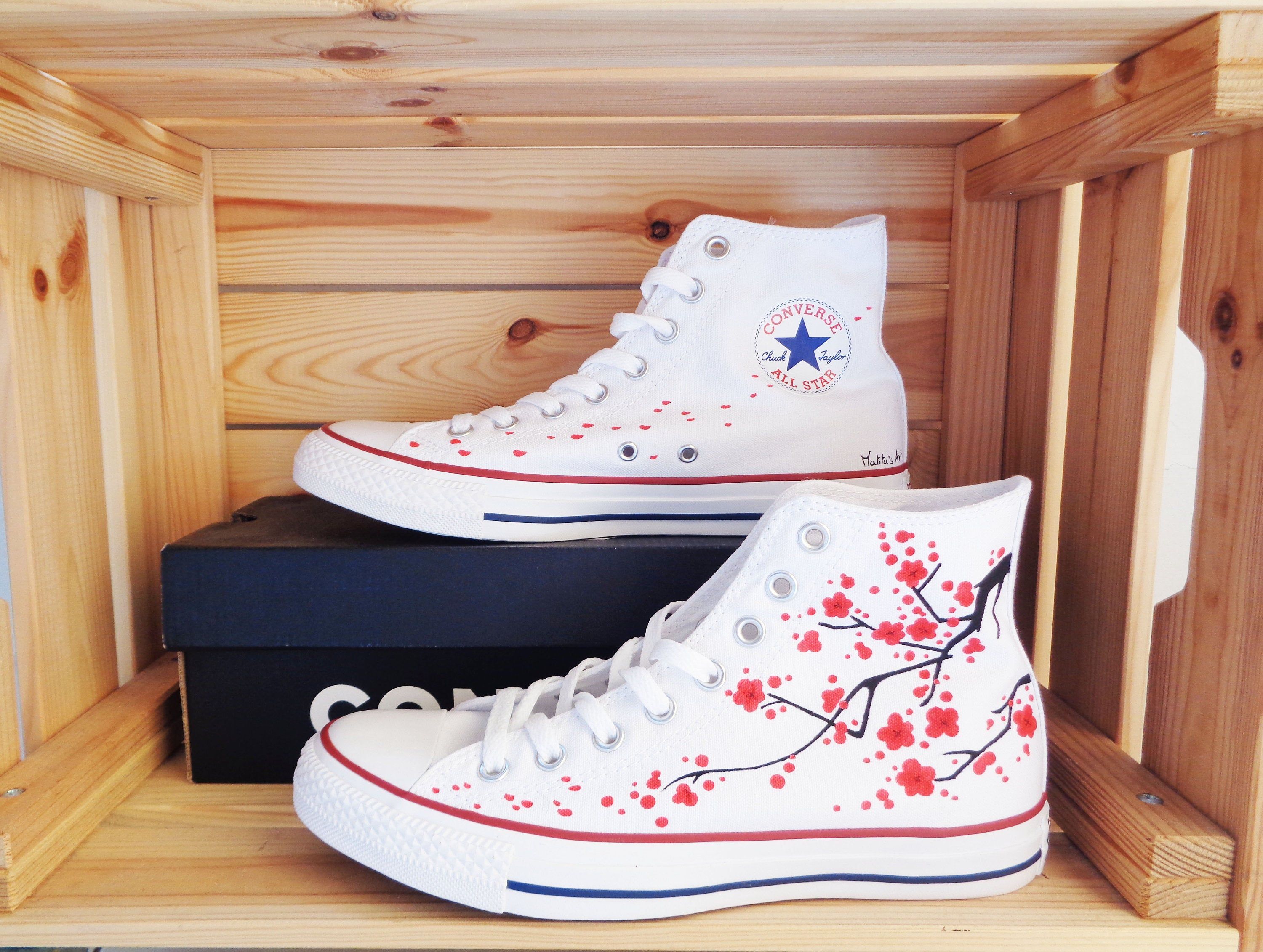 Detail Sakura Converse Nomer 18