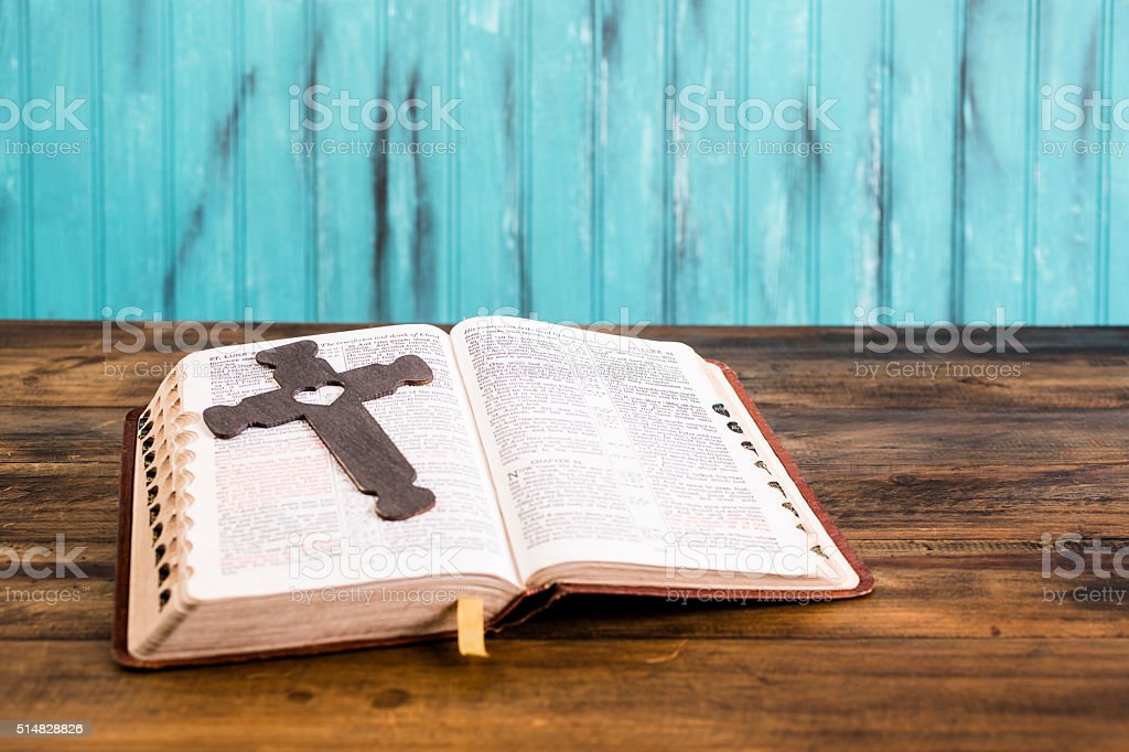 Detail Salib Dan Alkitab Nomer 42