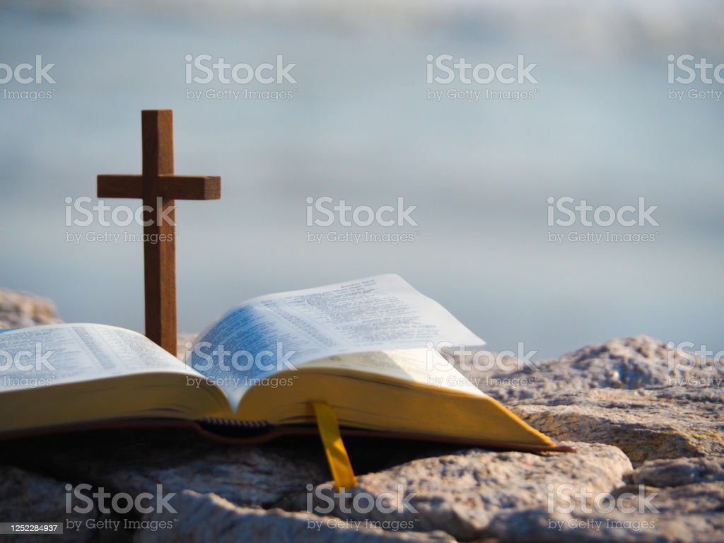 Detail Salib Dan Alkitab Nomer 10