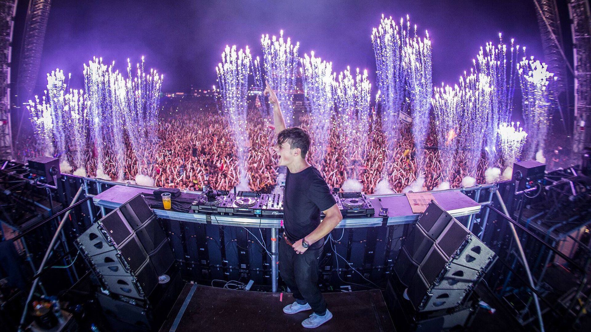 Detail Wallpaper Martin Garrix Nomer 39