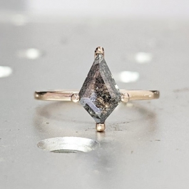 Detail Salt And Pepper Diamond Kite Ring Nomer 11