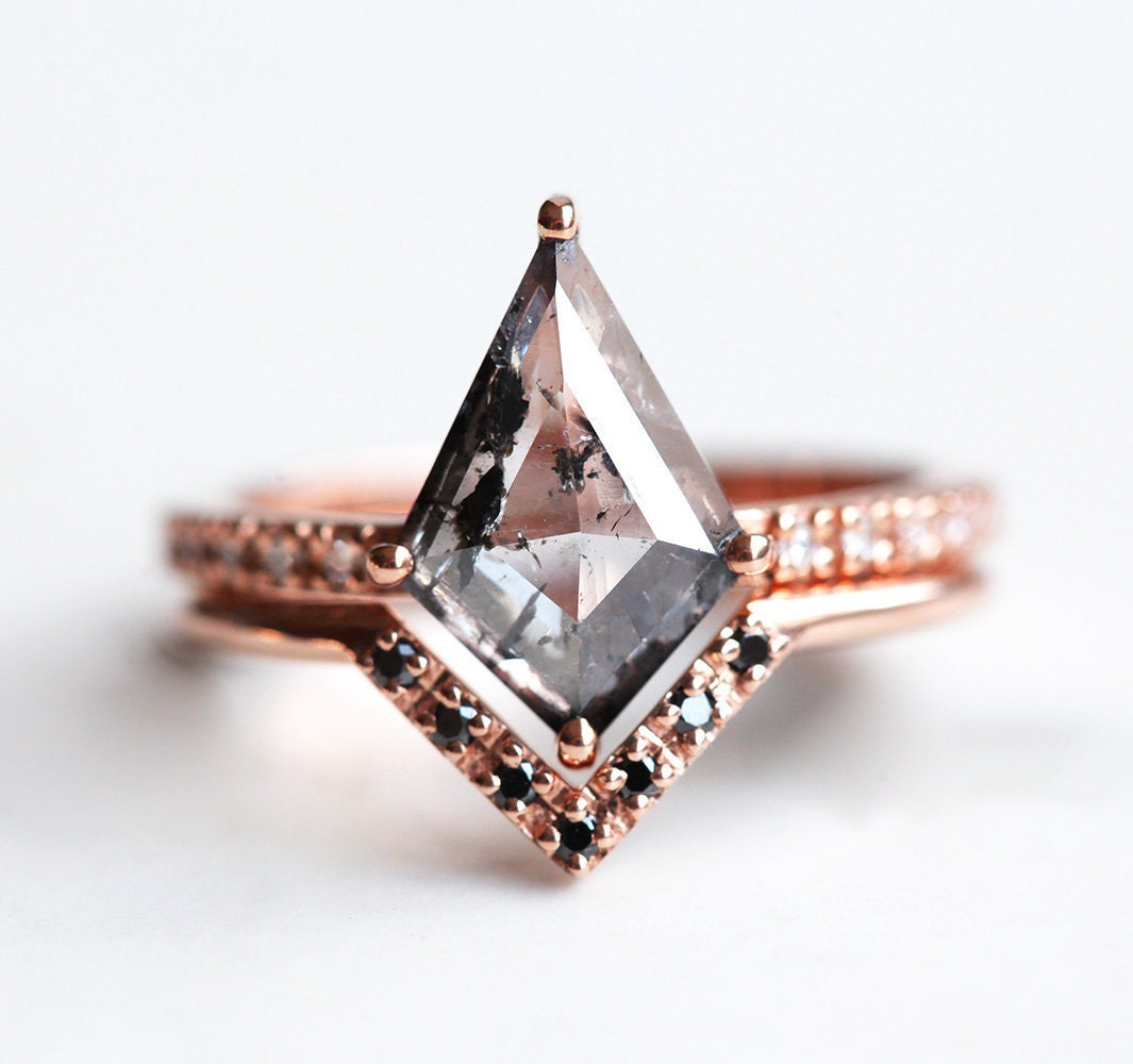 Detail Salt And Pepper Diamond Kite Ring Nomer 13