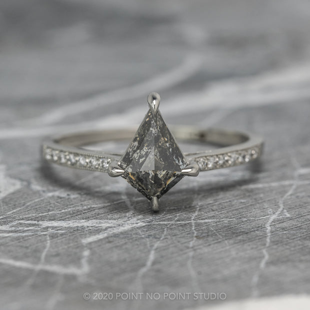 Detail Salt And Pepper Diamond Kite Ring Nomer 33