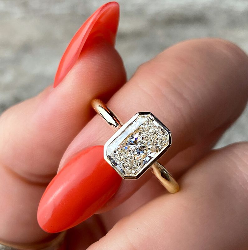 Detail Salt And Pepper Diamond Kite Ring Nomer 44