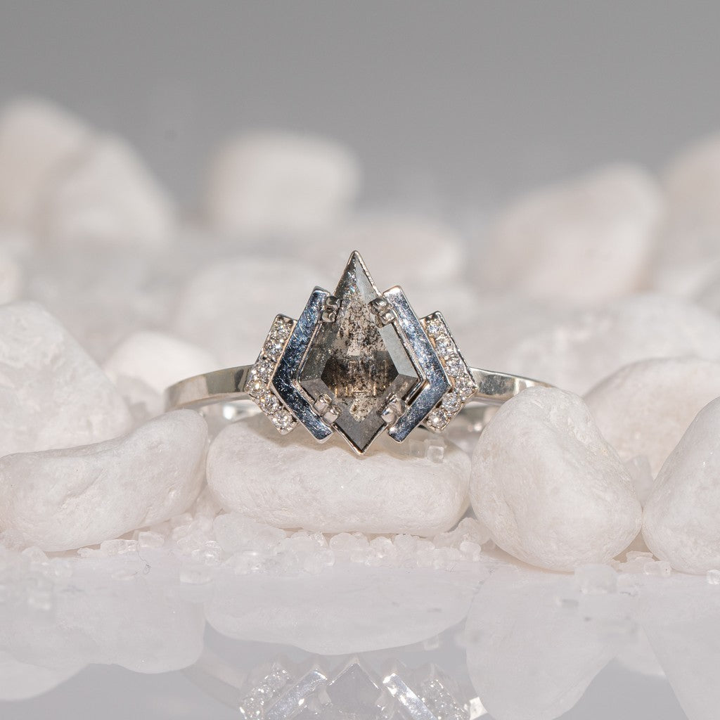 Detail Salt And Pepper Diamond Kite Ring Nomer 45