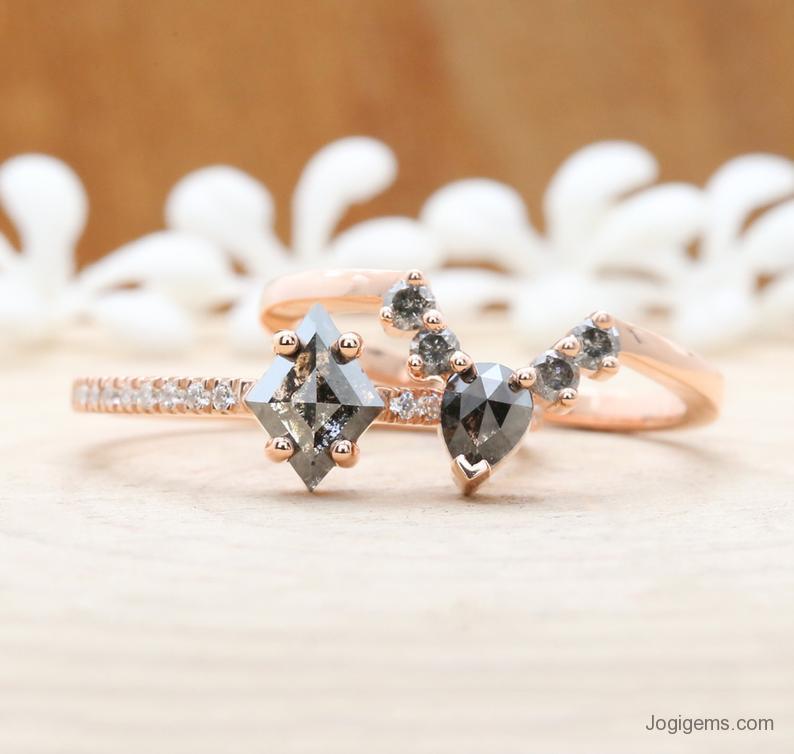 Detail Salt And Pepper Diamond Kite Ring Nomer 53