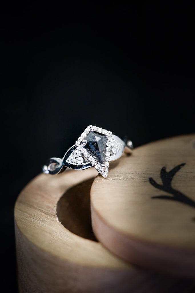 Detail Salt And Pepper Kite Diamond Ring Nomer 44