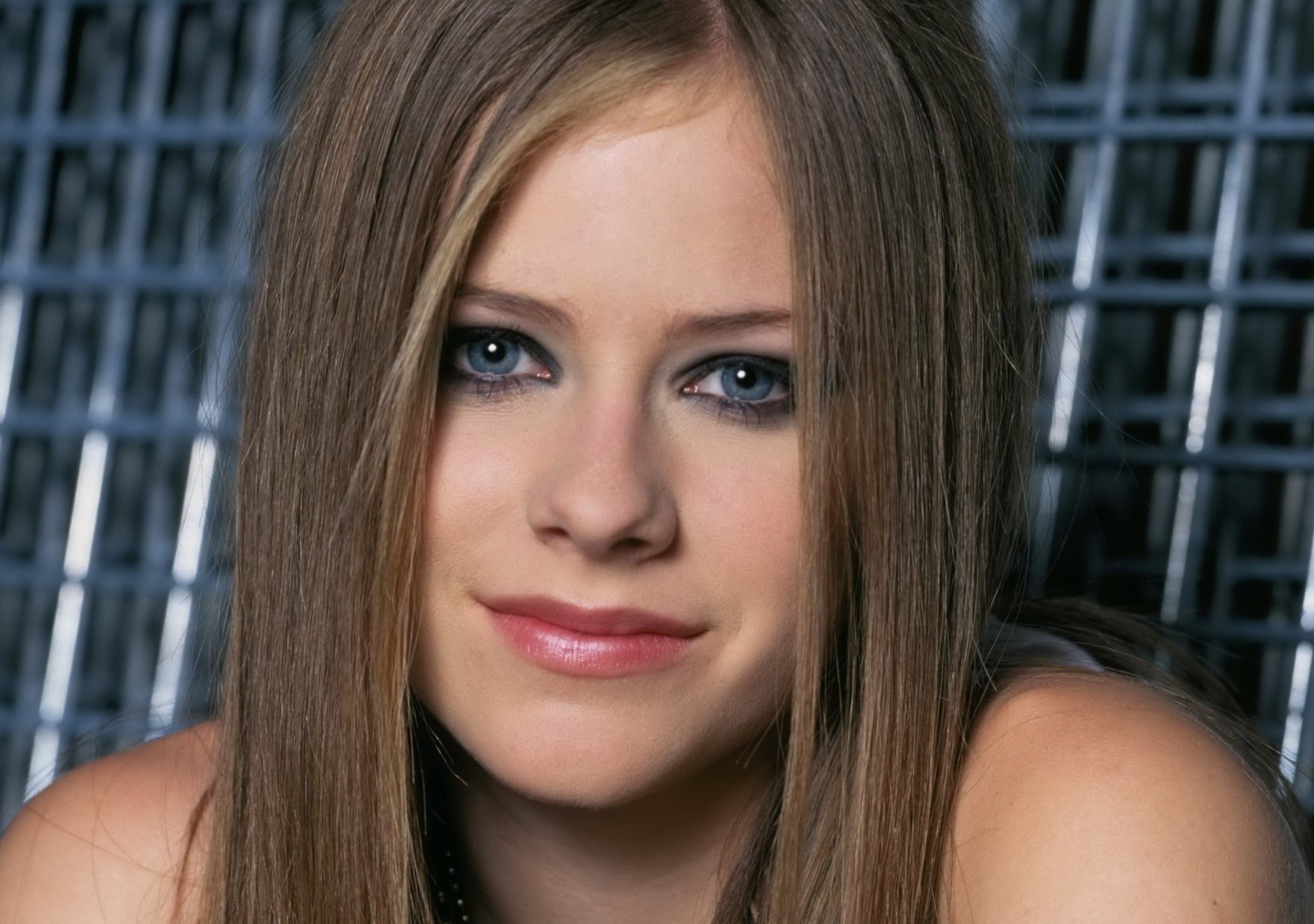 Detail Download Avril Lavigne Smile Nomer 19