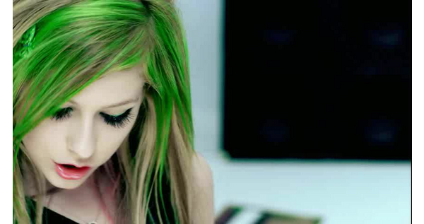 Detail Download Avril Lavigne Smile Nomer 22