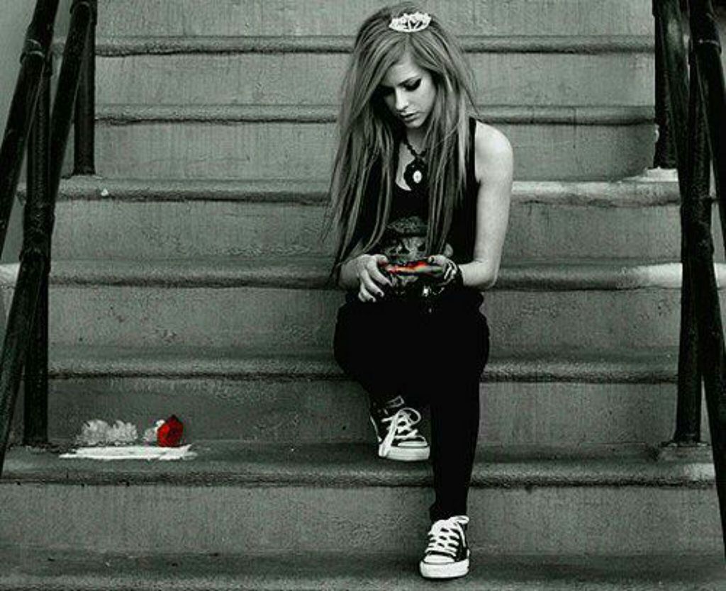 Detail Download Avril Lavigne Smile Nomer 37