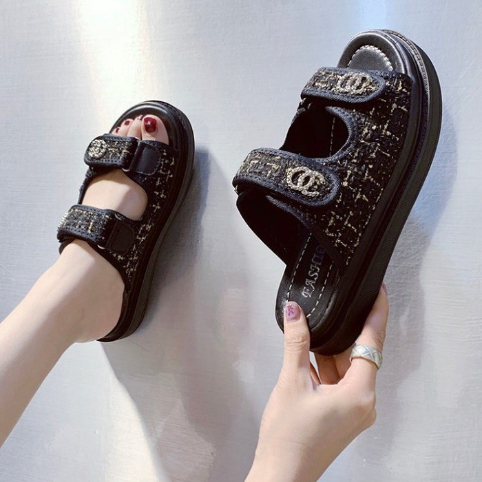 Detail Sandal Chanel Wanita Nomer 15