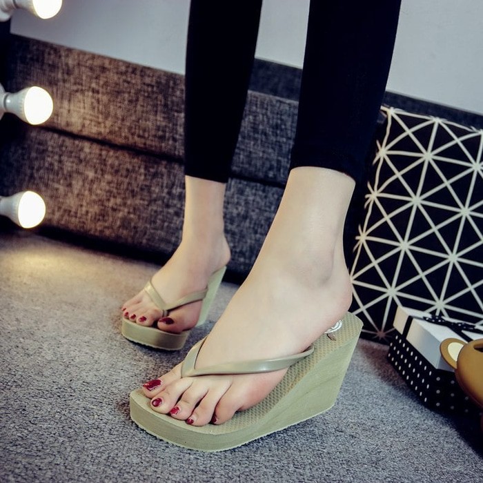 Detail Sandal Jepit Tinggi Wanita Nomer 5