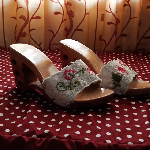 Detail Sandal Kayu Wanita Nomer 31