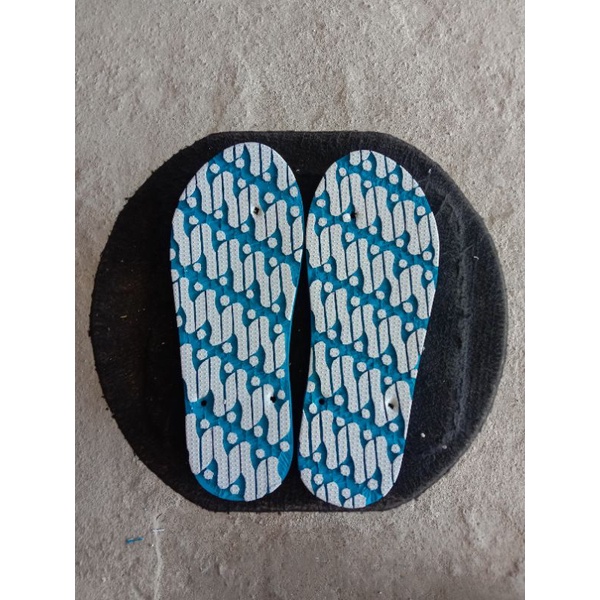 Detail Sandal Ukir Batik Nomer 38