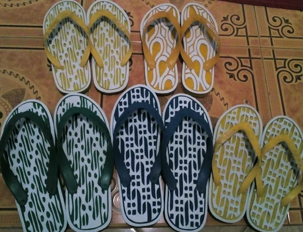 Detail Sandal Ukir Batik Nomer 45
