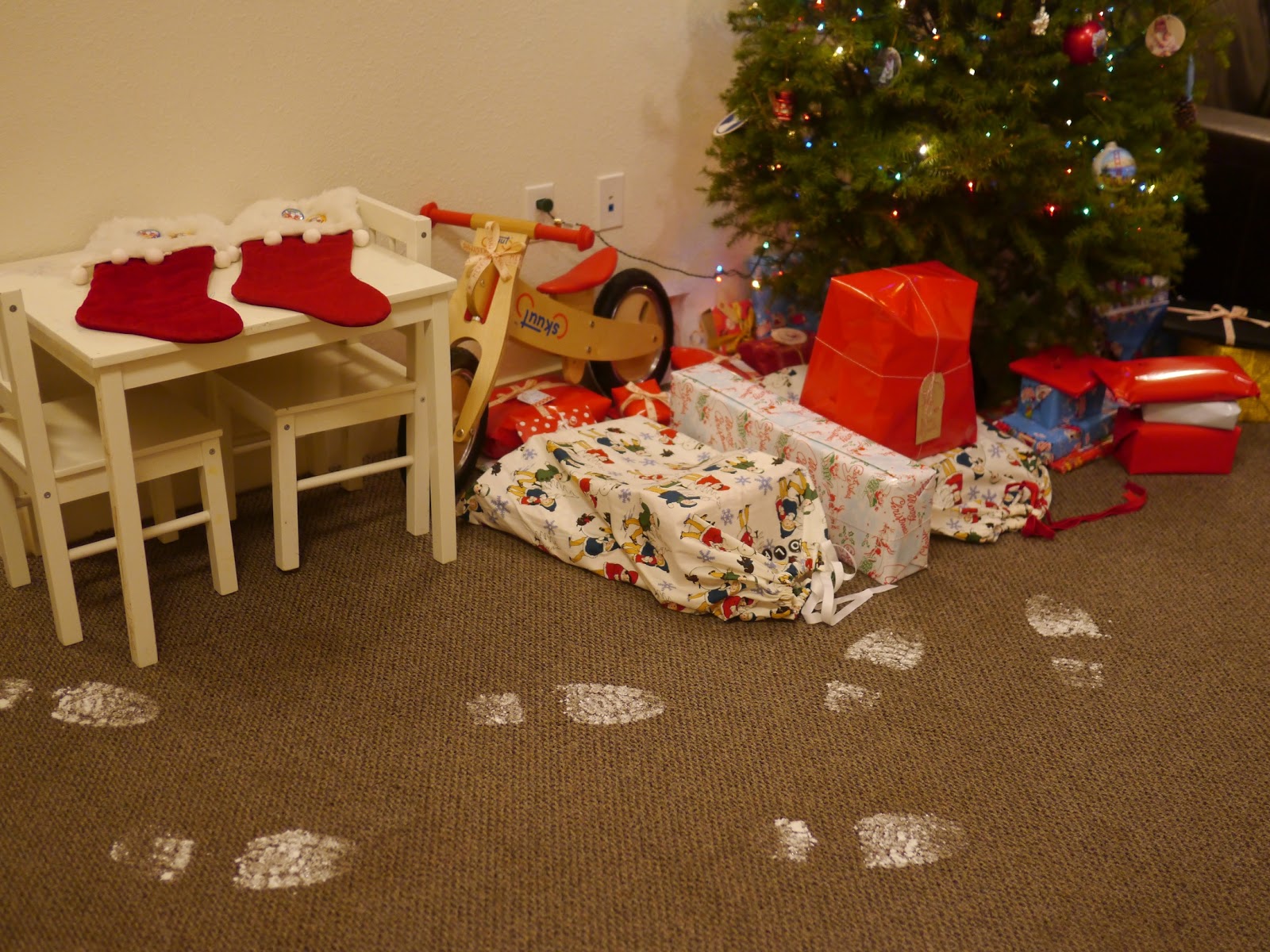 Detail Santa Footprints On Carpet Nomer 9