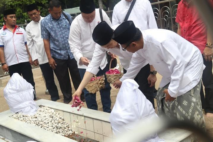 Detail Santri Kelanan Gambar Makam Wali Song Nomer 6