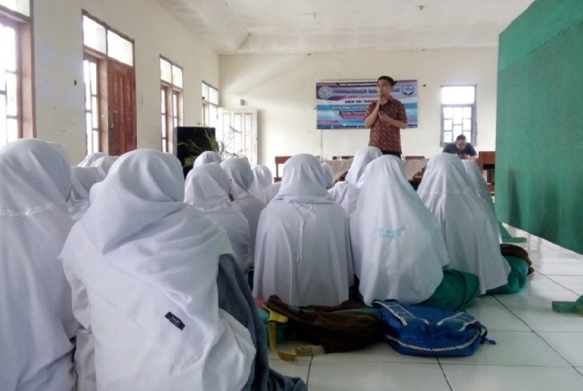 Detail Santri Kelanan Gambar Pesantren Nomer 36