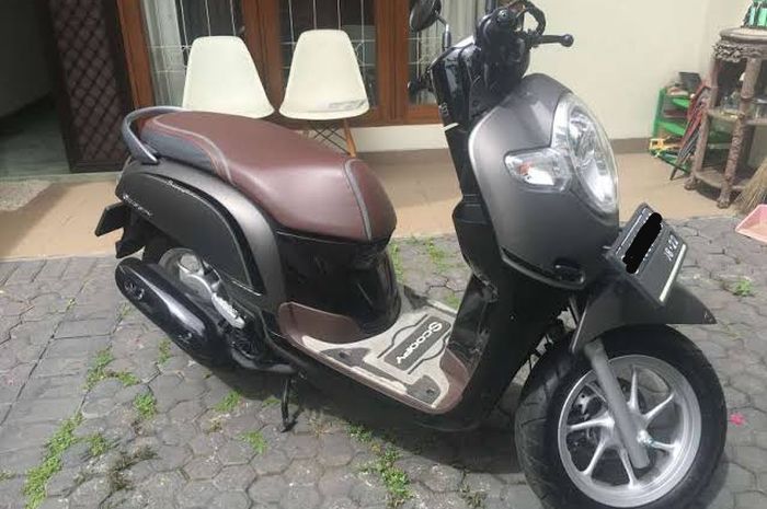 Detail Scoopy Hitam Silver Nomer 20