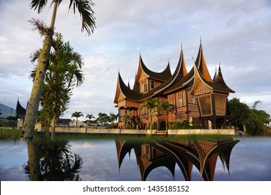 Detail Wallpaper Rumah Gadang Nomer 16