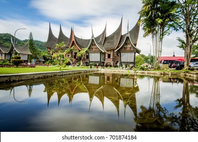 Detail Wallpaper Rumah Gadang Nomer 27