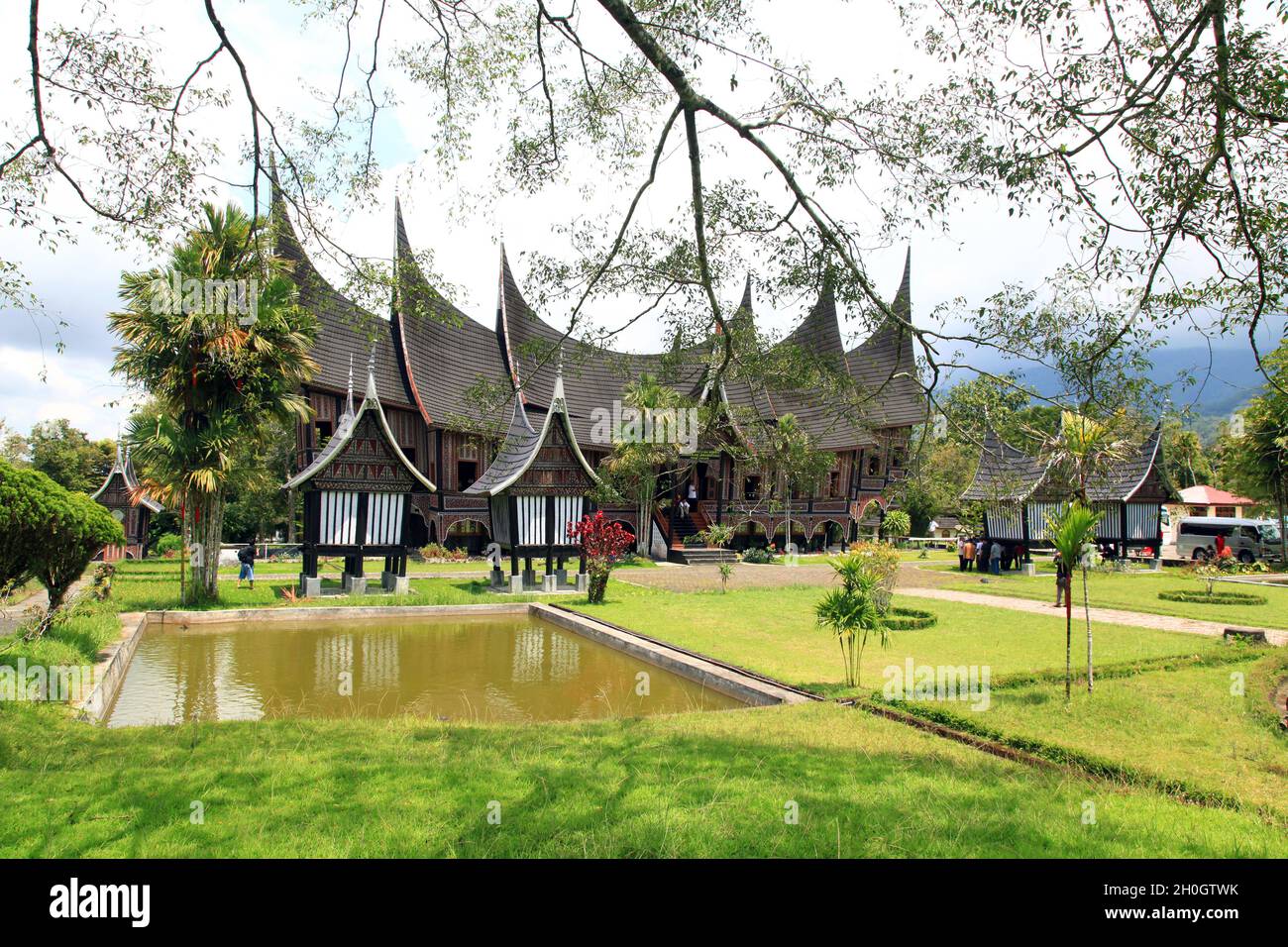 Detail Wallpaper Rumah Gadang Nomer 35