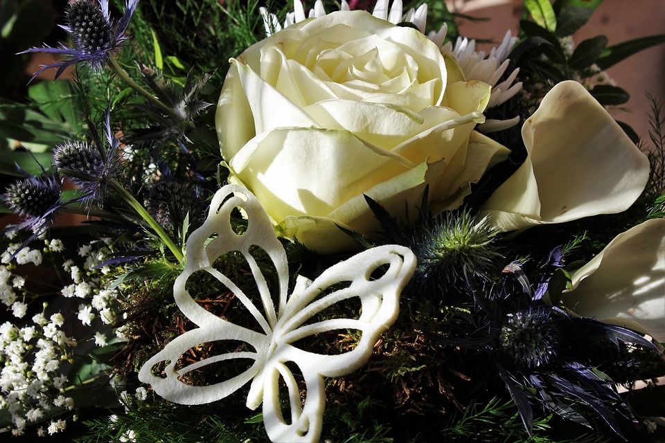 Detail Seikat Bunga Mawar Putih Nomer 10
