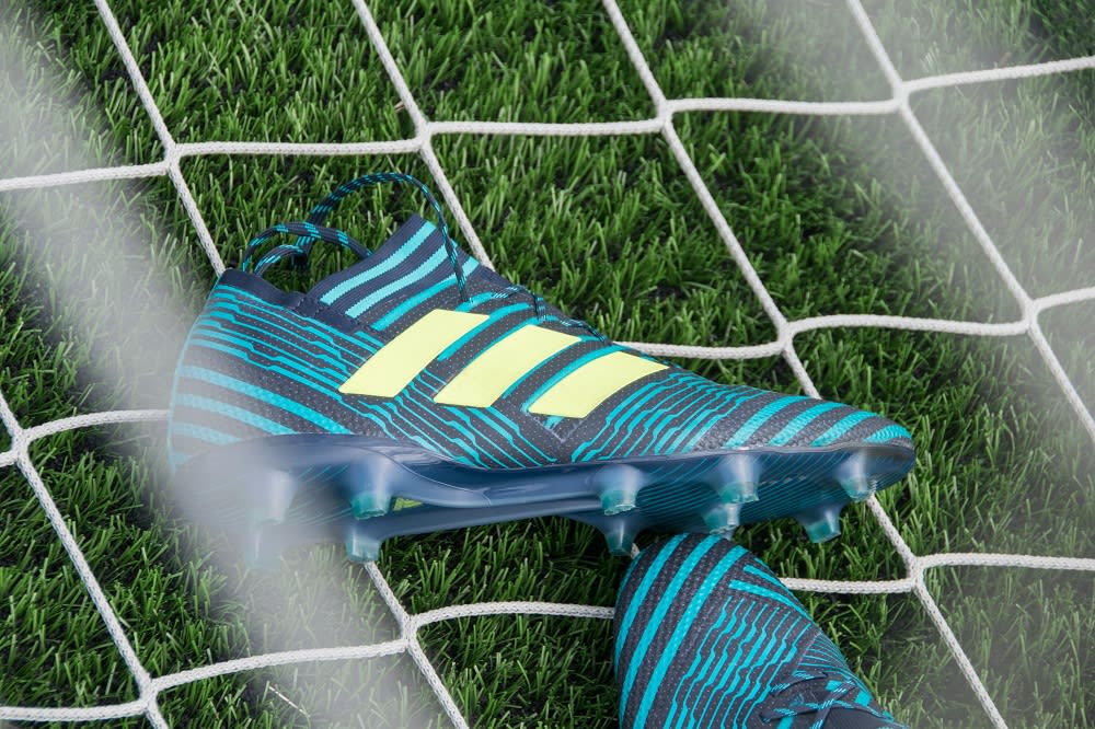 Detail Wallpaper Sepatu Bola Nomer 54