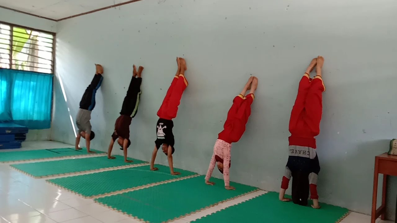 Detail Senam Lantai Handstand Nomer 6