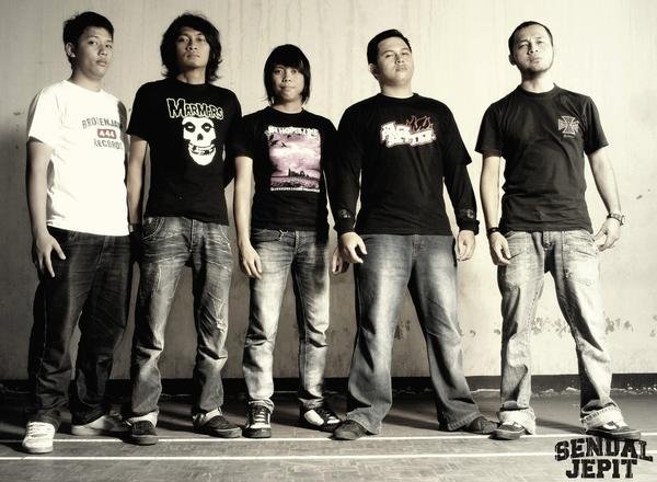 Sendal Jepit Band - KibrisPDR