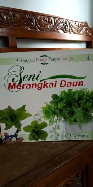 Detail Seni Merangkai Daun Nomer 53