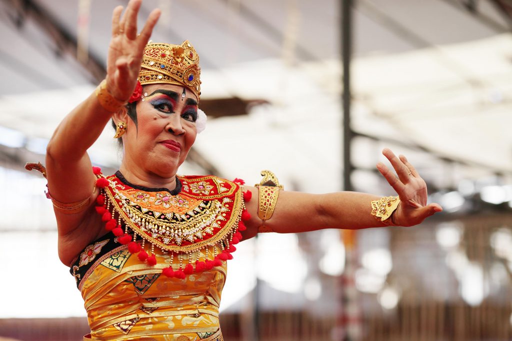 Saudara Dalam Seni Tari Bali. Sanggar Oka's Denpasar Dalam Pkb 2015 | Majalah Indonesia | Online Magazines | Bali Culture | Indonesia Magazine Online