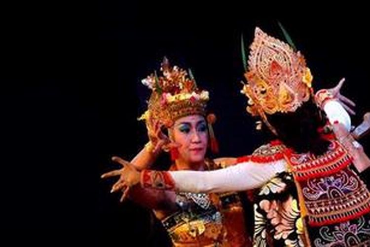 Turis Asing Tertarik Belajar Tari Bali - Kompas.com