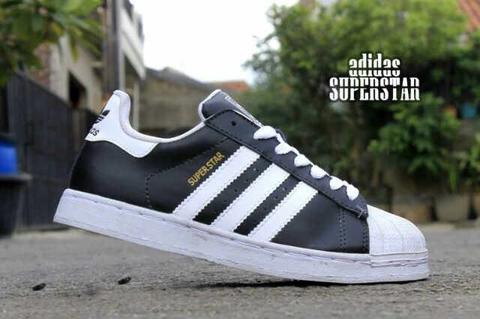 Detail Sepatu Adidas Couple Nomer 23