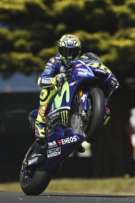 Detail Wallpaper Valentino Rossi 2017 Nomer 44