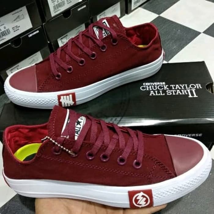 Detail Sepatu All Star Warna Merah Nomer 44