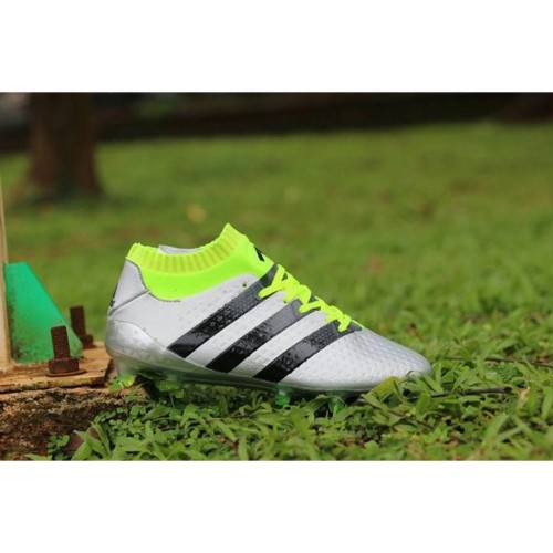 Detail Sepatu Bola Adidas Ace 16 Nomer 24