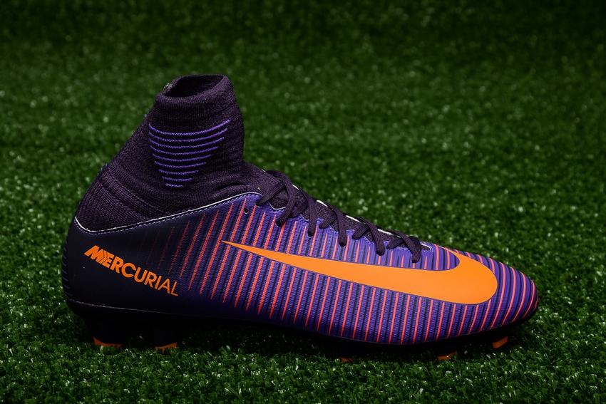 Detail Sepatu Bola Terkeren Di Dunia Nomer 12