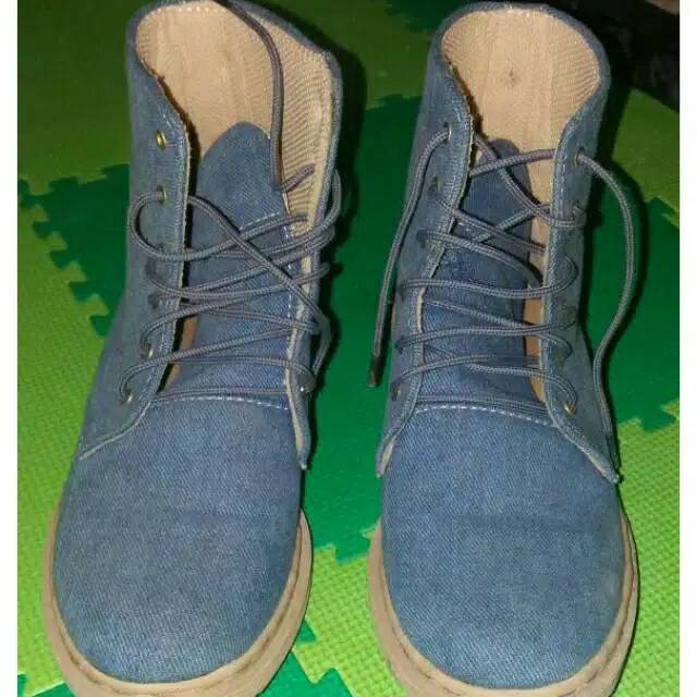 Detail Sepatu Boot Jeans Nomer 2