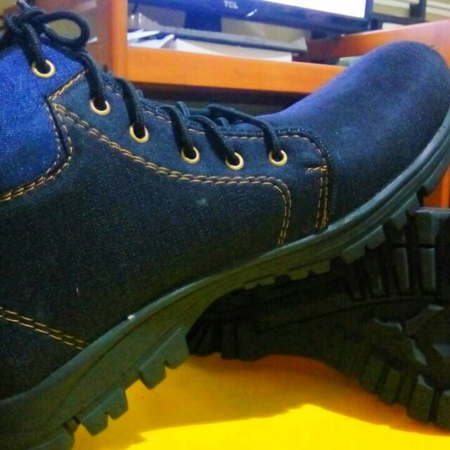 Detail Sepatu Boot Jeans Nomer 7